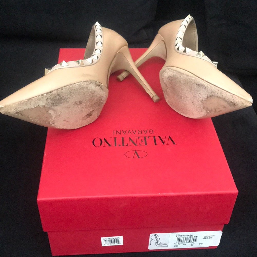 Valentino Garavani Nude Rockstud Patent Leather Pumps - Picture 3 of 8